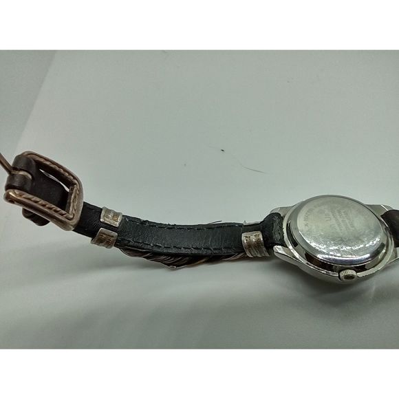 Watch Us Ladies Watch w/ Band that looks like a belt - Picture 6 of 9